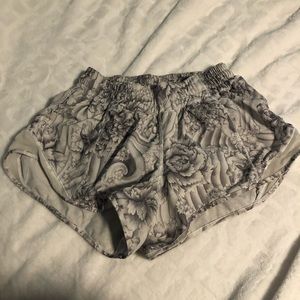 Lululemon hotty hot short